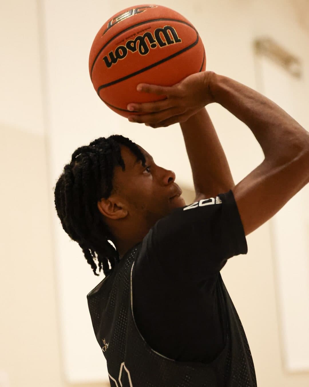 Jacob Mariner raising the ball into his shooting motion at the VKTRY Jr. All-American Camp